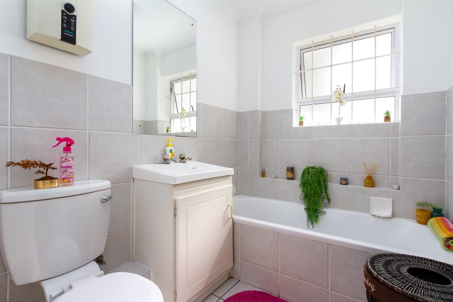 2 Bedroom Property for Sale in Oranjezicht Western Cape